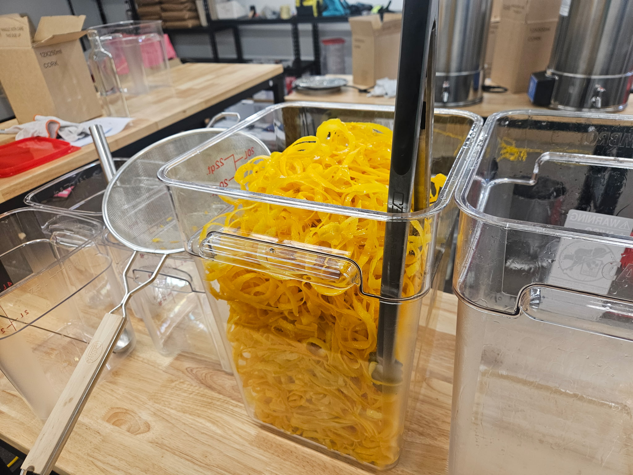 Liomoncello making process - Goldencello